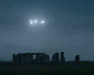 GhostsSpiritsOr_UFO_Sighted_over_Stonehenge_2013__153781